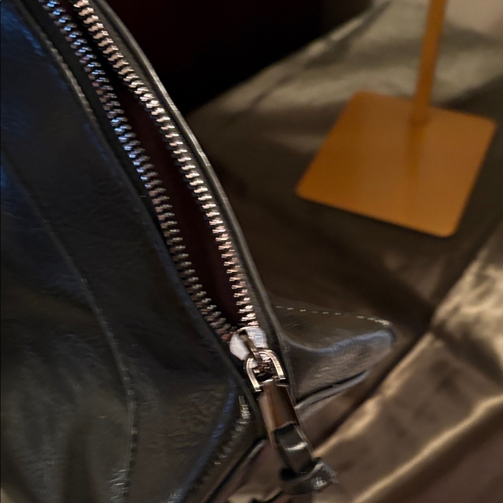 Black Leather Shoulder Bag - Picture 4 of 8